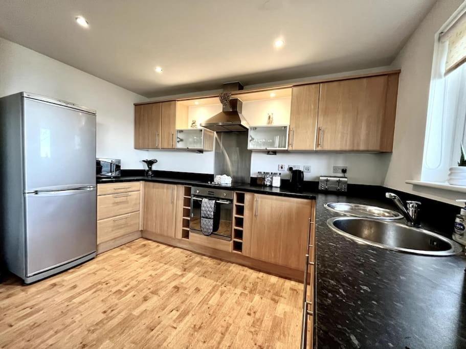 Beachfront Bliss With Spectacular Views Llanelli Exteriér fotografie