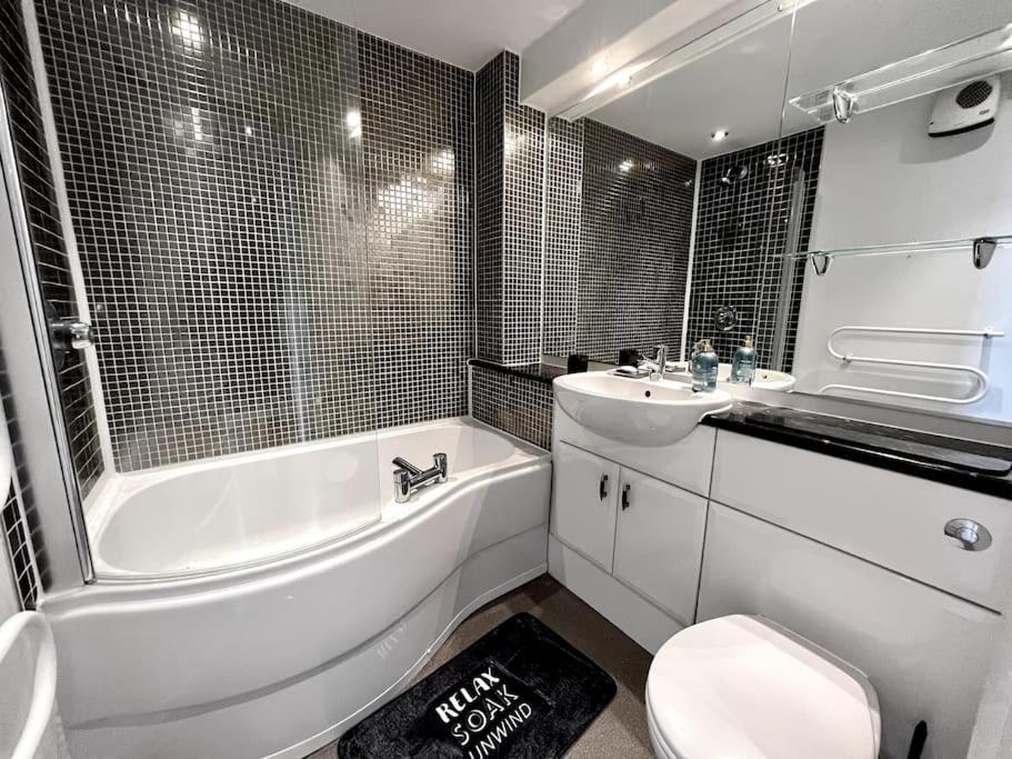 Beachfront Bliss With Spectacular Views Llanelli Exteriér fotografie